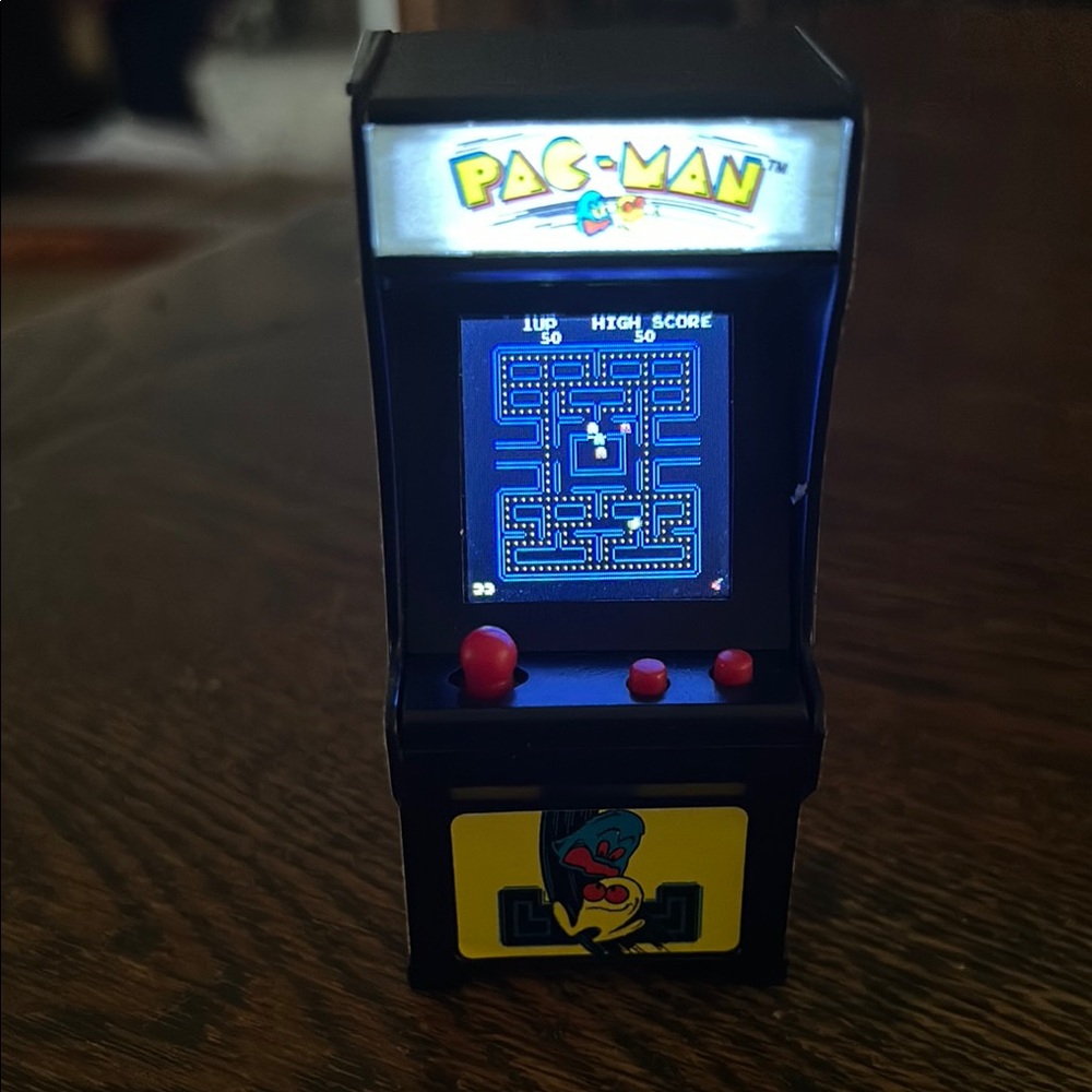 Mini Pac-Man Keychain Arcade Console - Picture 8 of 9